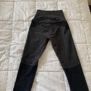 Beyond yoga XS grey and black yoga pants